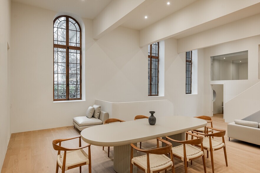 More Photos Of 452-452A Rue Notre-Dame E, Montréal Hotel For Sale