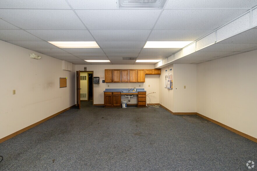 More Photos Of 2535 E Lincoln St, Wichita Medical For Sale