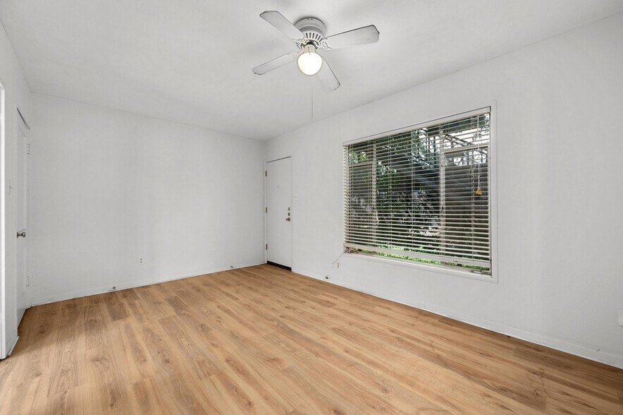 More Photos Of 1302 Norwalk Ln, Austin Apartments For Sale