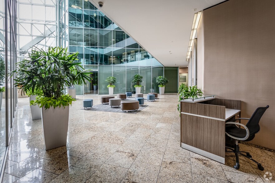 More Photos Of 7800 W IH-10, San Antonio Office For Lease