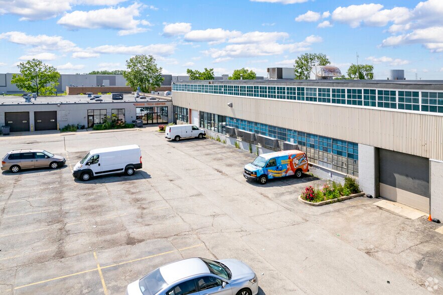 More Photos Of 3501 W Howard St, Skokie Flex For Lease