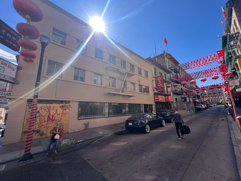 More Photos Of 160 Waverly Pl, San Francisco Storefront Retail Office For Lease