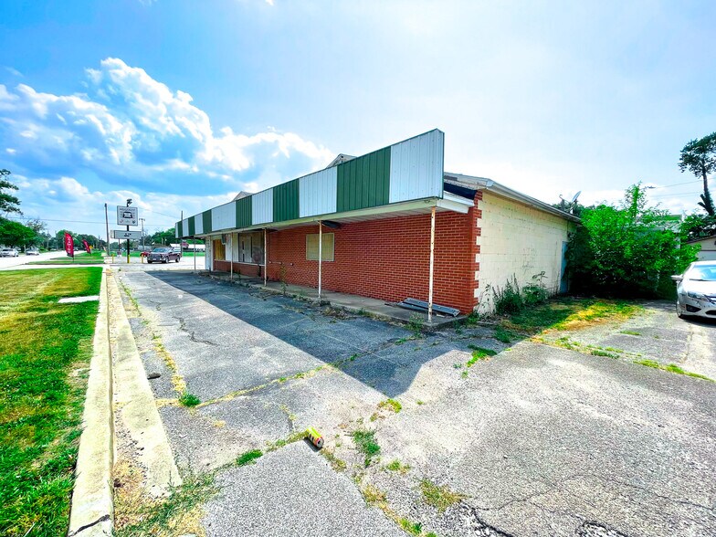 More Photos Of 211 Mine, Sandoval Supermarket For Lease