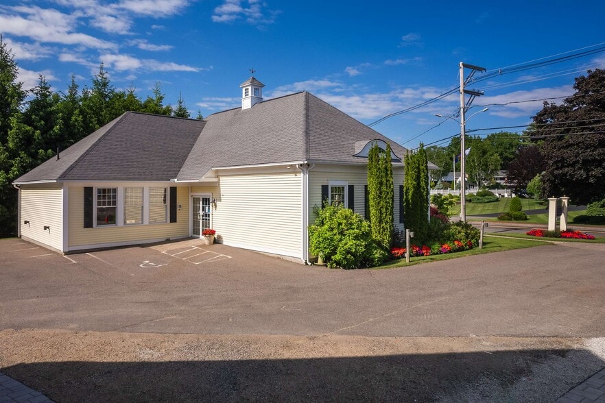 More Photos Of 307 Main St, Ogunquit Storefront For Lease