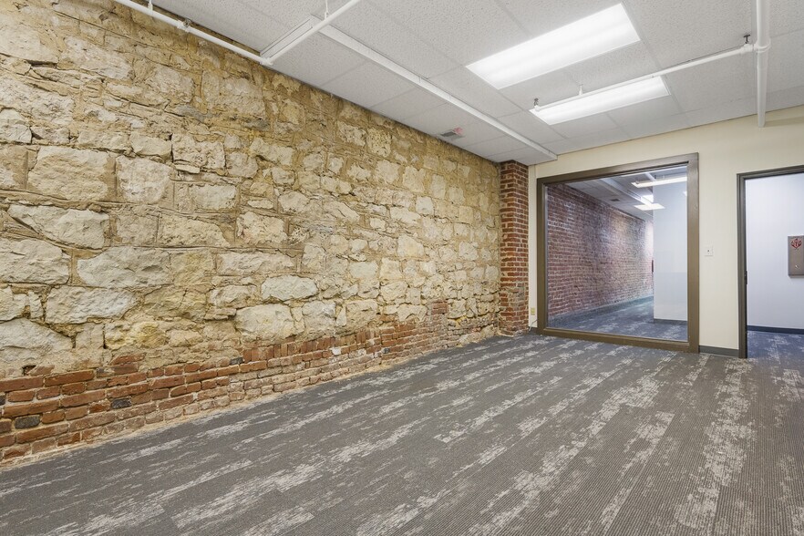 More Photos Of 623 W Main St, Louisville Office For Sale