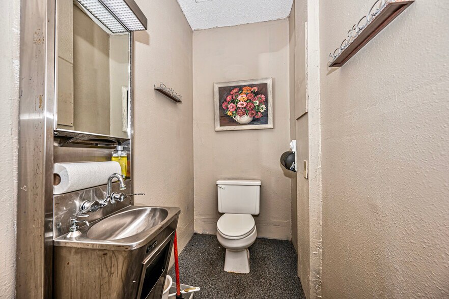 More Photos Of 1028 N 11th St, Chickasha Religious Facility For Sale