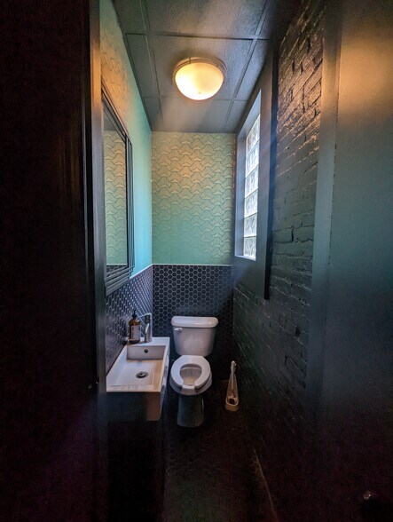 More Photos Of 581 Myrtle Ave, Brooklyn Restaurant For Lease