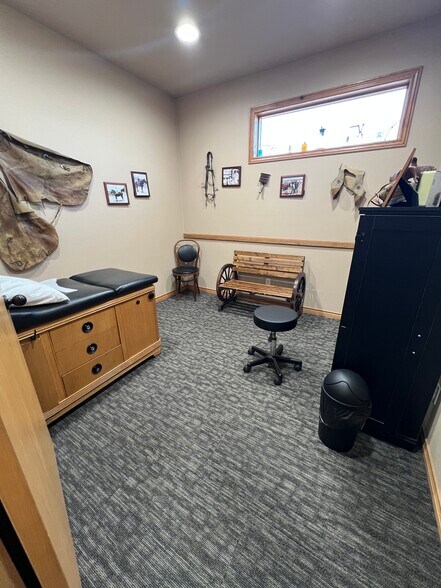 More Photos Of 77 Adcock Dr, Alamosa Healthcare For Sale