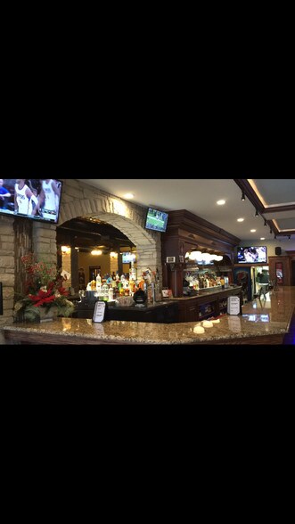 More Photos Of 152 E Main St, Dwight Bar For Lease