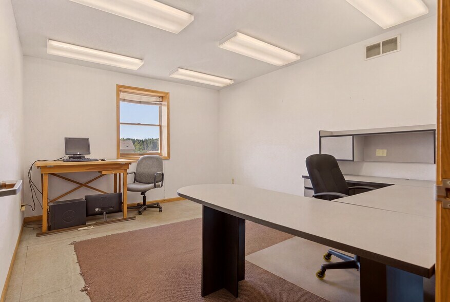 More Photos Of 520 W Broadway St, Blair Warehouse For Sale