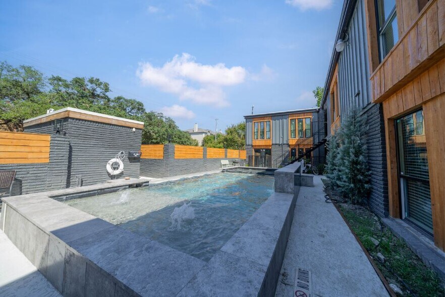 More Photos Of 2703 Mason St, Houston Apartments For Sale