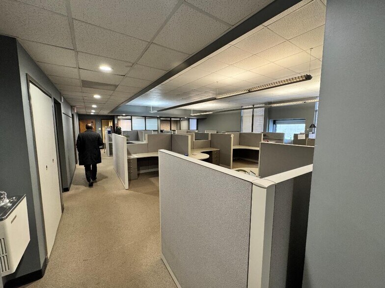 More Photos Of 333 E Main St, Muncie Office For Lease