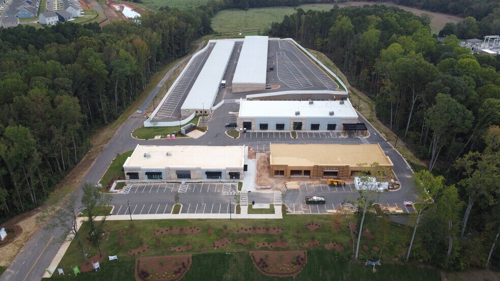 More Photos Of 360 Fort Mill, Fort Mill Unknown For Lease