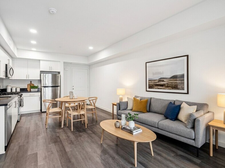 More Photos Of 10555 Bloomfield St, Toluca Lake Apartments For Sale