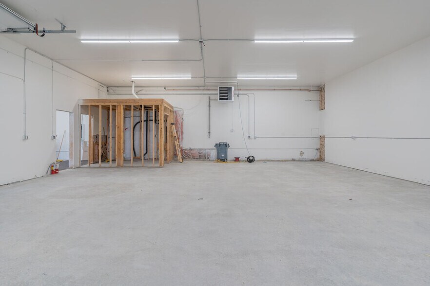 More Photos Of 3225 S Cushman St, Fairbanks Storefront For Sale