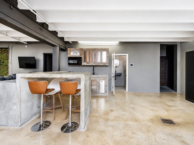 More Photos Of 7025 NW 7th Ave, Miami Research And Development For Sale