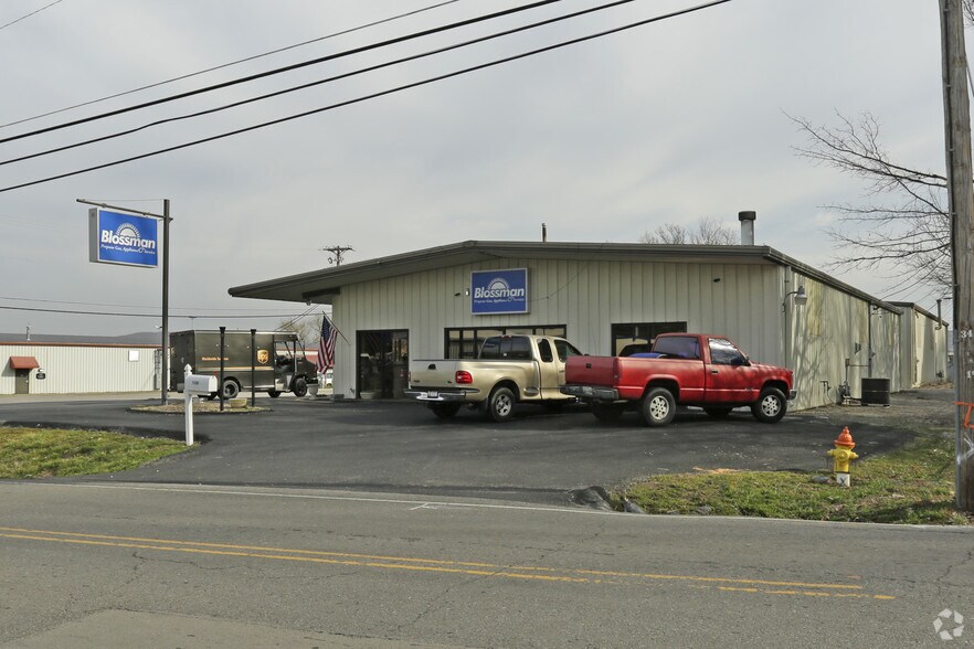 Primary Photo Of 7100 Regal, Knoxville Showroom For Sale