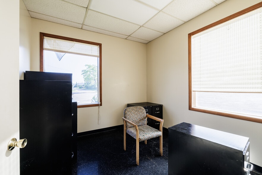 More Photos Of 100 Pixley Industrial Pky, Rochester Manufacturing For Sale