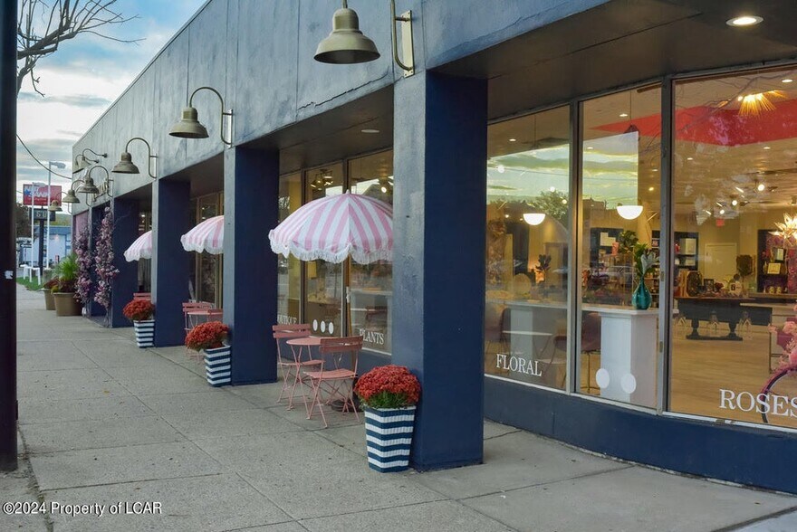 More Photos Of 447 Market St, Kingston Freestanding For Sale