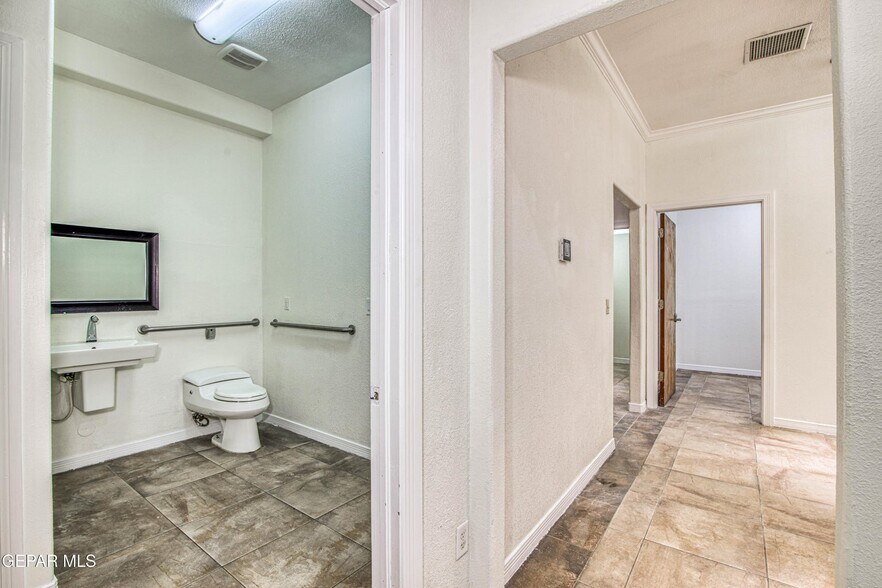 More Photos Of 550 S Mesa Hills Dr, El Paso Medical For Lease