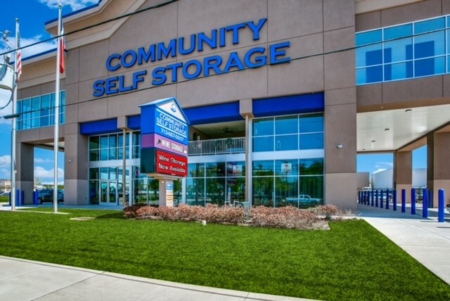 More Photos Of 5611 S Rice Ave, Houston Self Storage For Lease