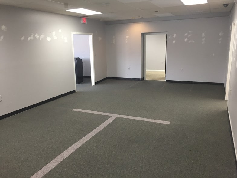 More Photos Of 28 Liberty St, Westminster Apartments For Lease