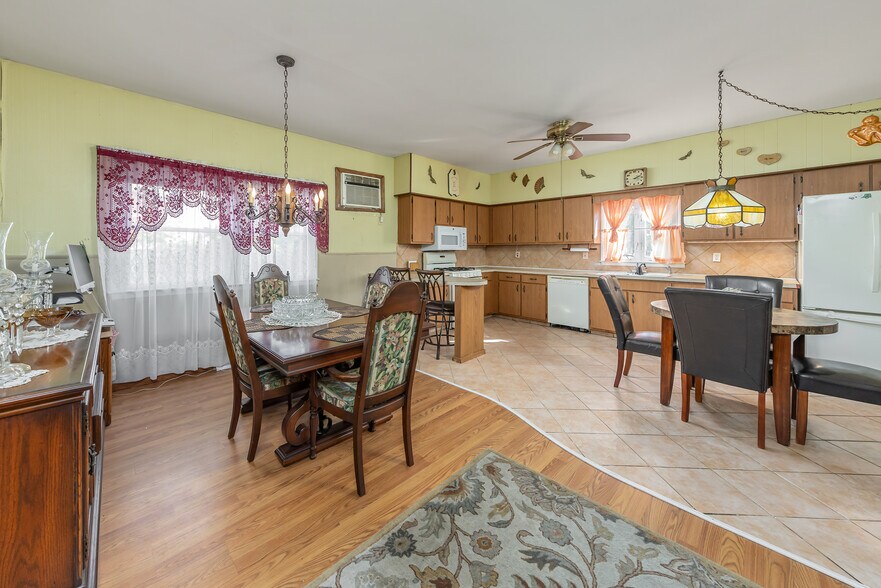 More Photos Of 40 W Kings Hwy, Mount Ephraim Office For Sale
