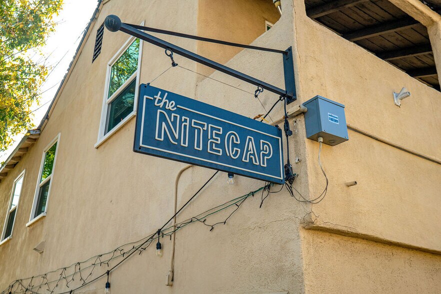 More Photos Of 2200 W Burbank Blvd, Burbank Freestanding For Sale