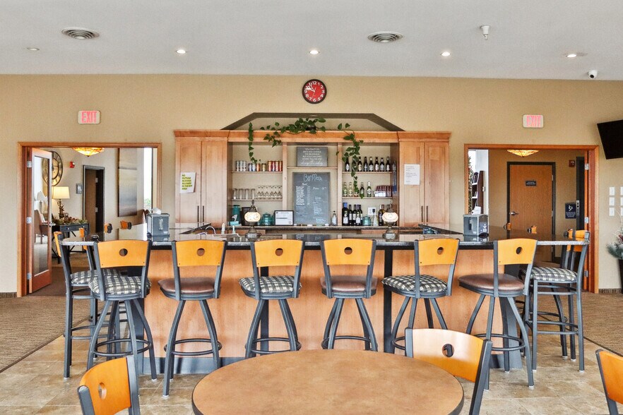 More Photos Of 4222 S 22nd Ave E, Newton Hotel For Sale