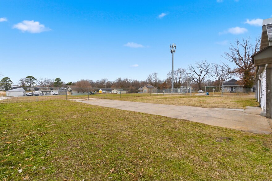 More Photos Of 1424 E Florida St, Springfield Light Manufacturing For Lease