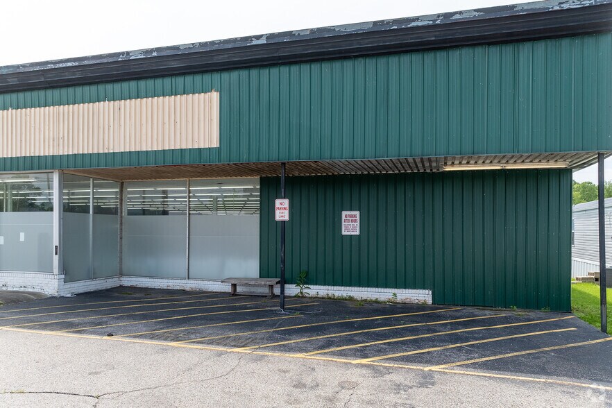More Photos Of 412 Wurtland Ave, Greenup Freestanding For Lease