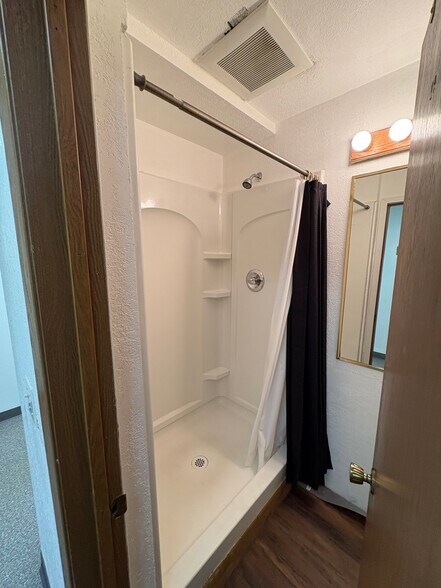 More Photos Of 6636 Rosewood St, Anchorage Warehouse For Sale