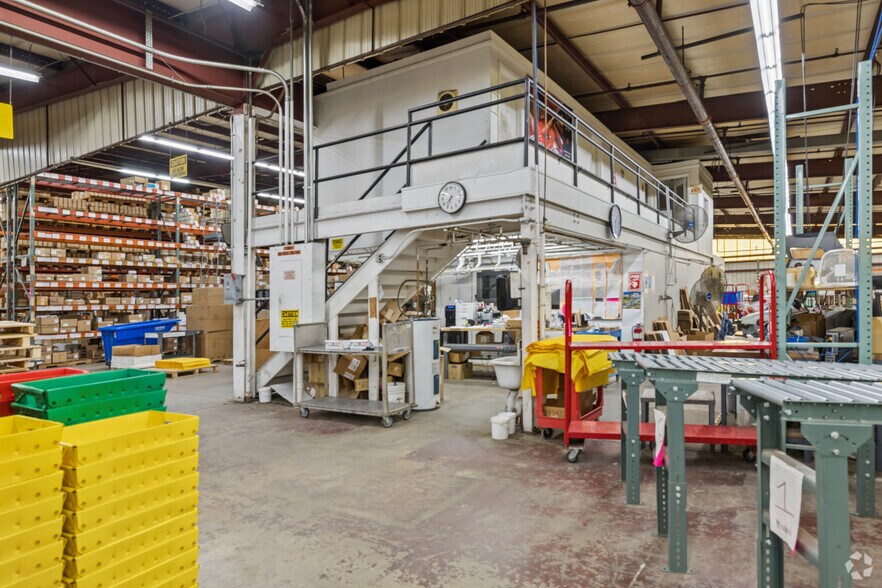 More Photos Of 24 Spring St, Florence Warehouse For Sale