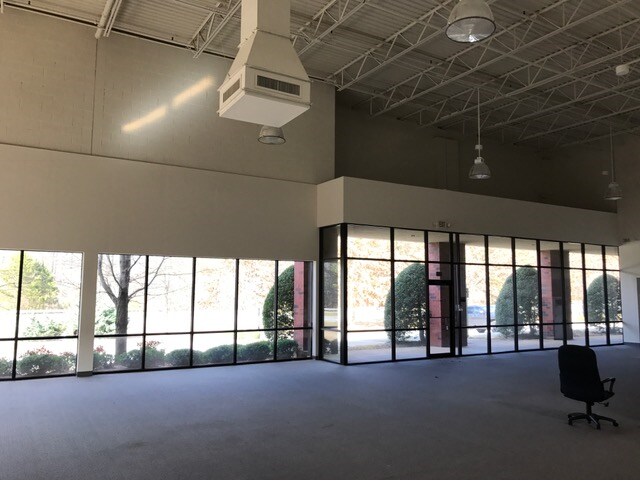More Photos Of 5150 Peachtree Industrial Blvd, Peachtree Corners Warehouse For Lease