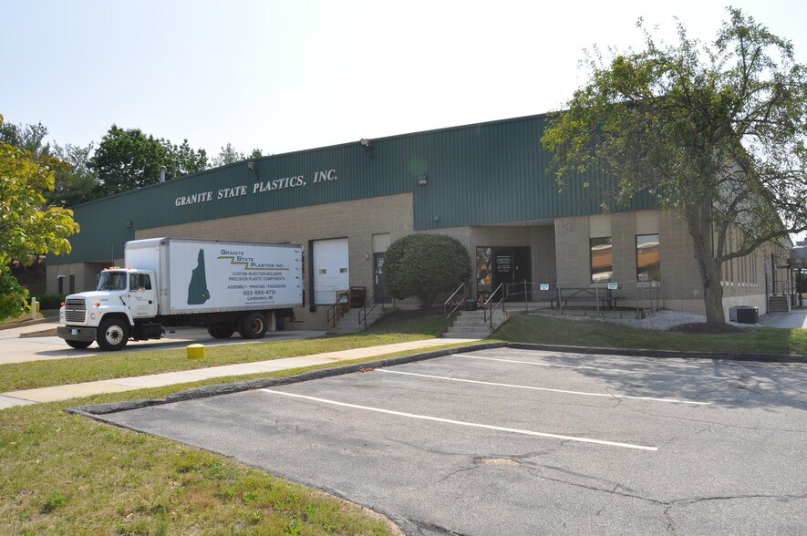 More Photos Of 15-17 Tinker Ave, Londonderry Warehouse For Lease