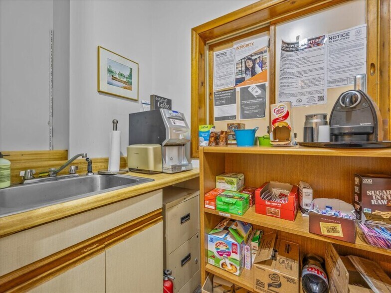 More Photos Of 200 W Town St, Norwich Office For Sale