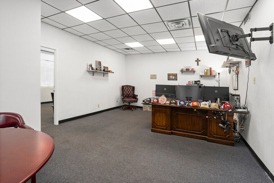 More Photos Of 910 Collier St, Fort Worth Loft Creative Space For Lease