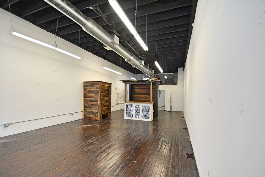 More Photos Of 200 E Court St, Seguin General Retail For Sale