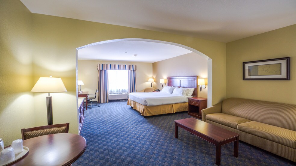 More Photos Of 3119 Perryton Pkwy, Pampa Hotel For Sale