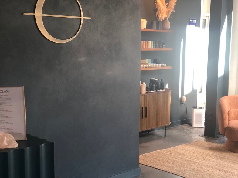 More Photos Of 2415-2449 Main St, Santa Monica Restaurant For Lease