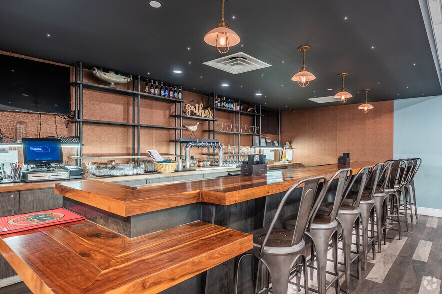 More Photos Of 164 Fort Couch Rd, Pittsburgh Hotel For Sale