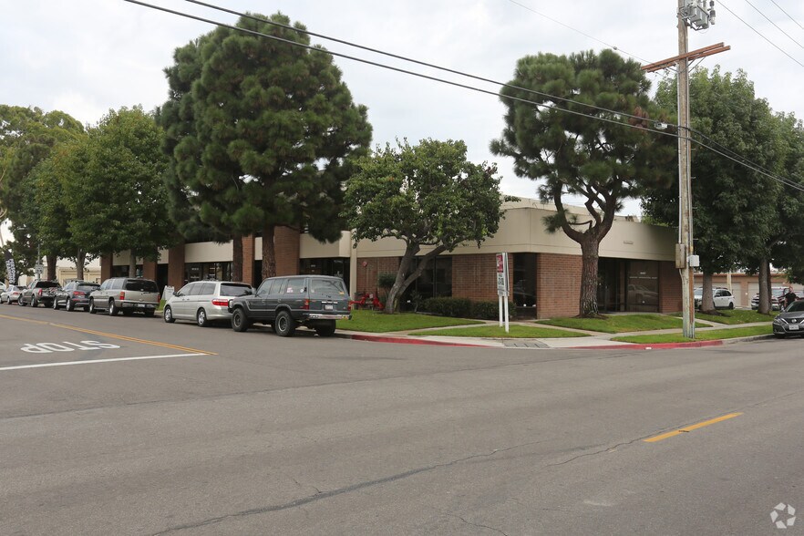 More Photos Of 881-899 Production Pl, Newport Beach Light Manufacturing For Lease