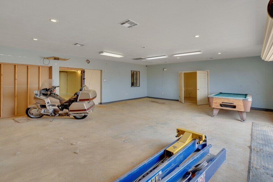 More Photos Of 2124 Thomas R Cannell Rd, Thermal Office For Sale