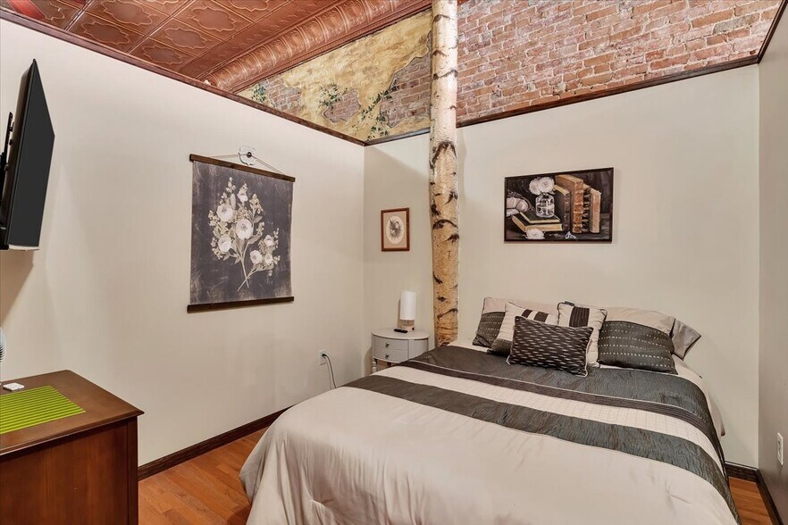 More Photos Of 68 Main St, Whitehall Flex For Sale