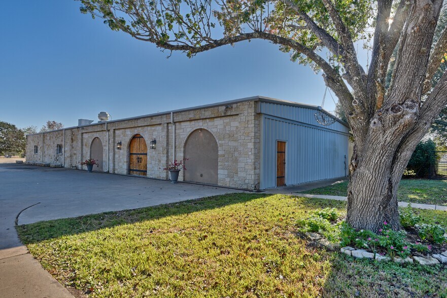 More Photos Of 10919 Highway 36, Bellville Restaurant For Sale