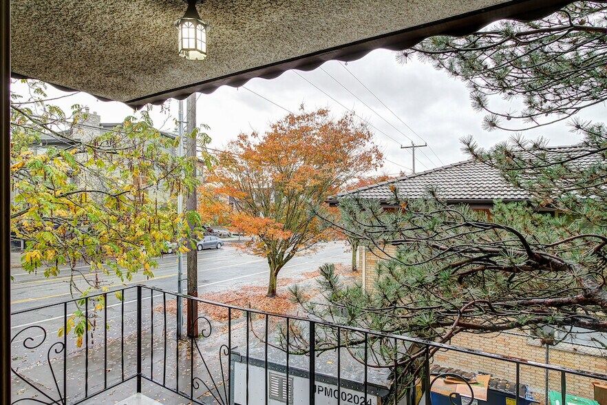 More Photos Of 2401 NW 63rd St, Seattle Apartments For Sale