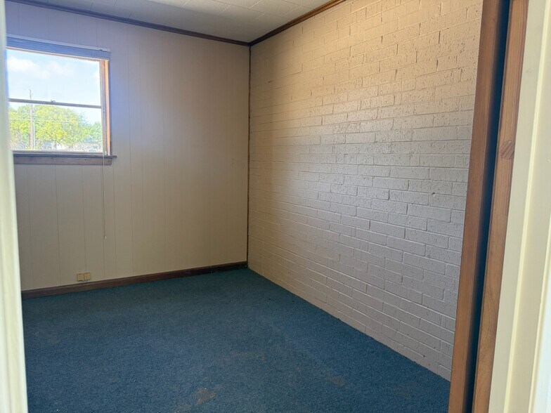 More Photos Of 107 S Lee St, Fredericksburg Flex For Lease
