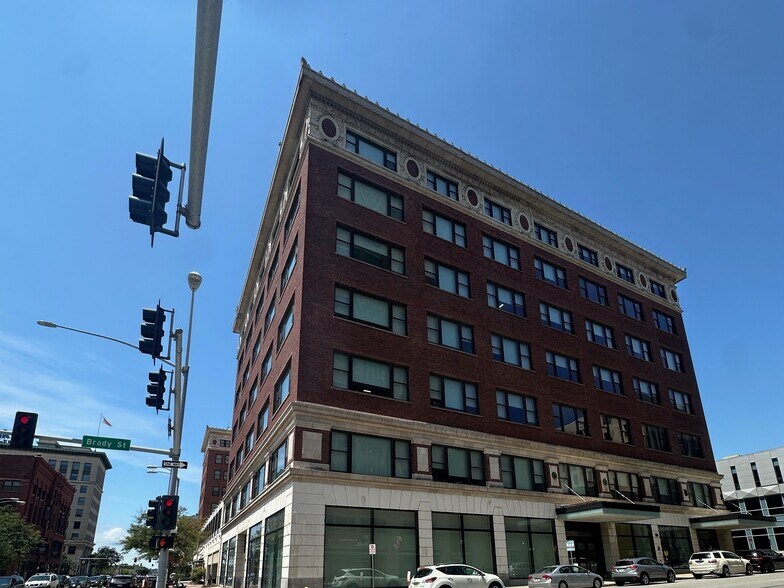 More Photos Of 102 W 2nd St, Davenport Office For Lease