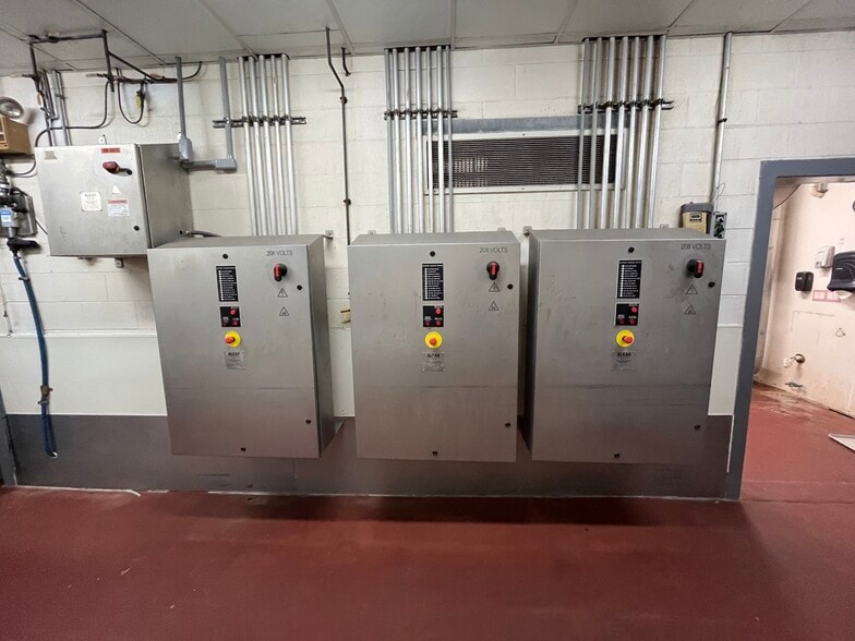 More Photos Of 30 Illinois Ave, Cincinnati Warehouse For Sale