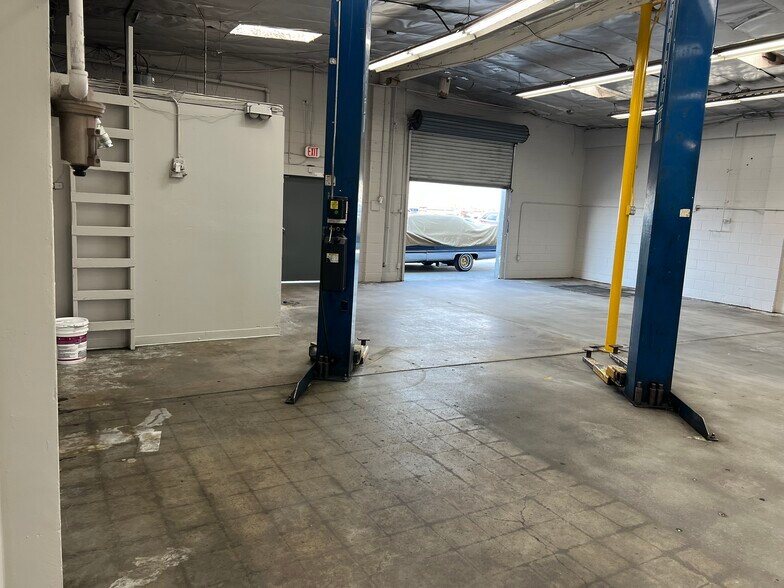 More Photos Of 500 S Raymond Ave, Fullerton Warehouse For Lease